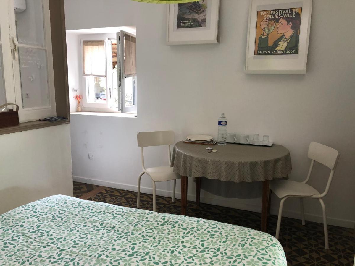 Le Bourguet Bed & Breakfast Sollies Pont Luaran gambar