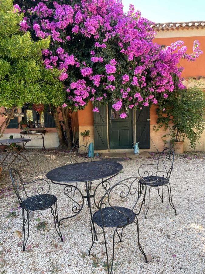 Le Bourguet Bed & Breakfast Sollies Pont Luaran gambar