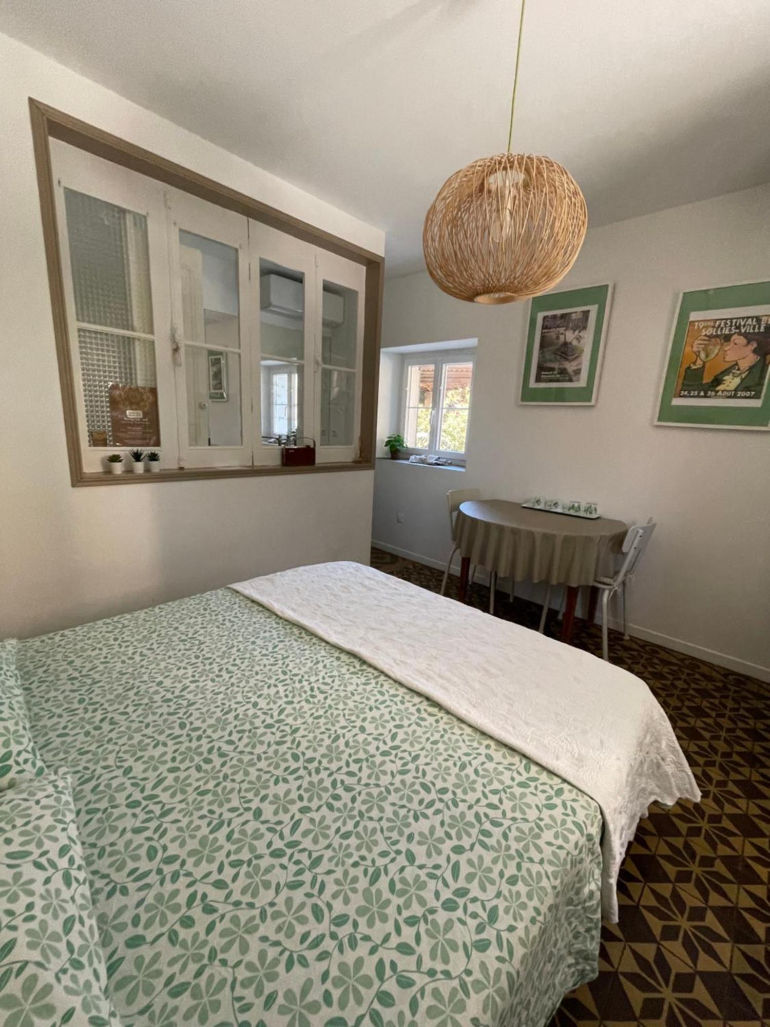 Le Bourguet Bed & Breakfast Sollies Pont Luaran gambar